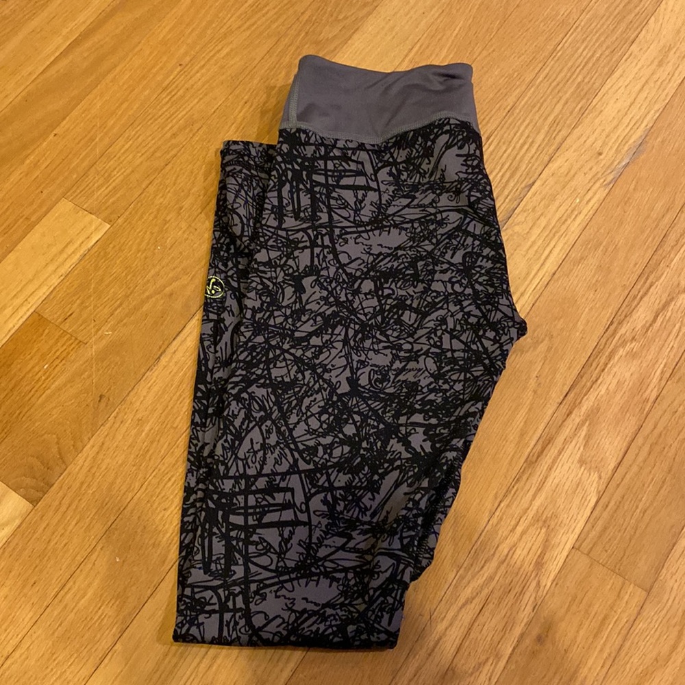 Zumba Fitness leggings: Sm - Picture 2 of 4